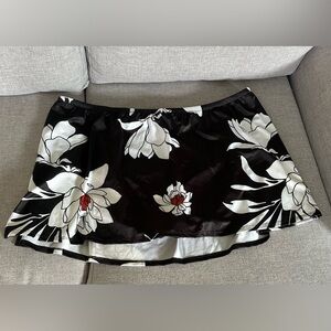 Cacique Black and White Flowered Swimwear Skirt Bottoms